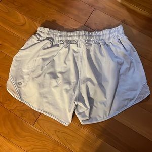 Lululemon Hotty Hot 4in size 8 - Powder Blue